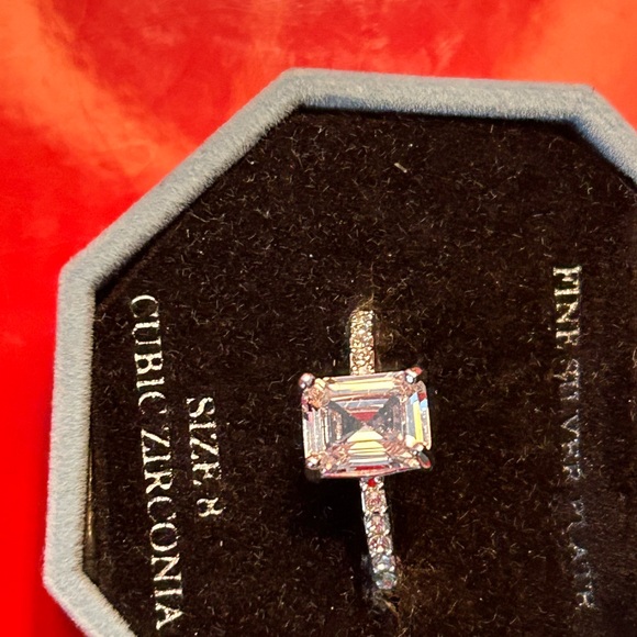 Zirconia Ring, Fine Silver Plate, Danecraft, Jewerly Box with LED light! Size 8. - Picture 5 of 8